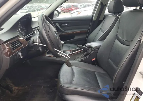 2011 BMW 328 Xi z USA, uszkodzony, nr VIN WBAPK7C57BA772272